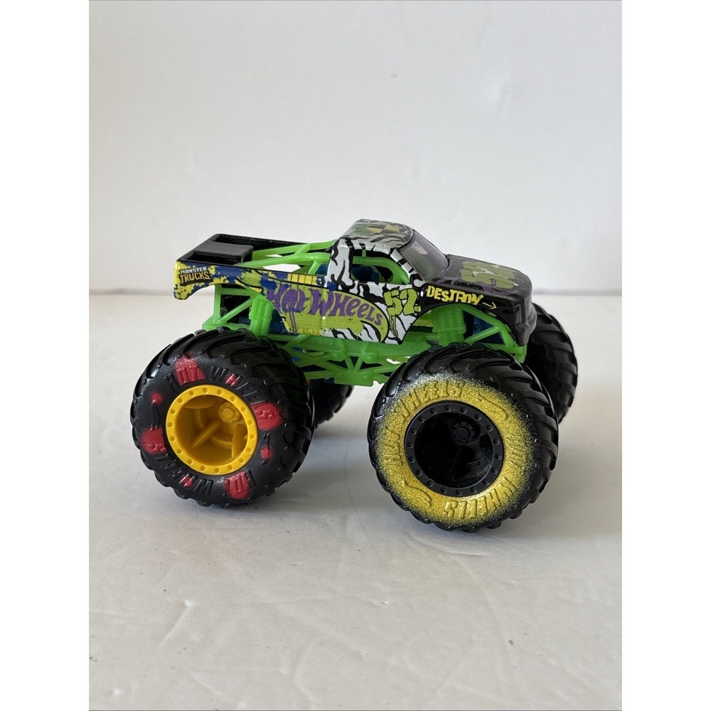 Hot Wheels Monster Jam Truck 1:64 Torque Terror #52 2018 Demo Derby Vehicle